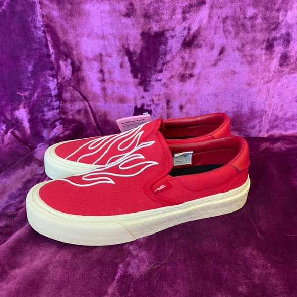STRAYE Ventura slip-on skate shoes in Red Fuego - Picture 4 of 10